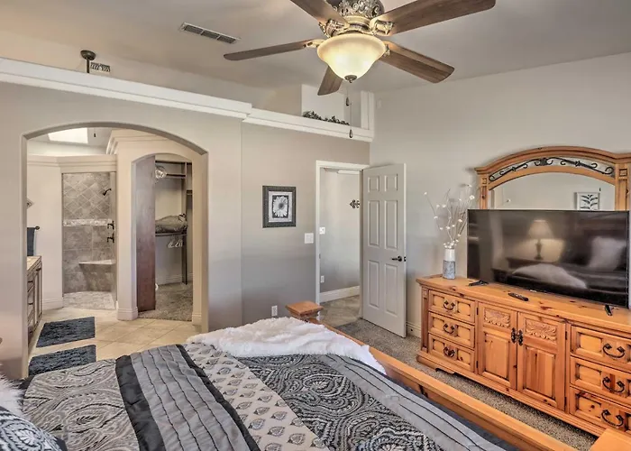 Havasu House W/ Fire Pit, Pool & Spa! Ferienhaus Lake Havasu City