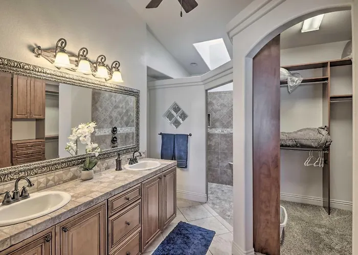 Havasu House W/ Fire Pit, Pool & Spa! *